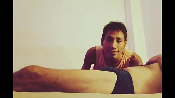 Complaciendo a mí hombre como le gusta, con una buena mamada al despertar…