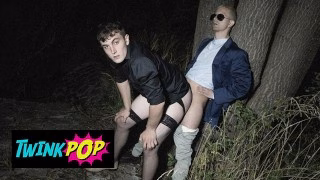 TWINKPOP – Tom Bacan Lights Up A Smoke And Fucks Jakob De Lung In Doggystyle In The Woods