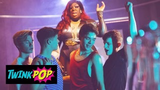 TWINKPOP – Troye Dean, Jake Preston And Maverick Fuck In The Bathroom Then Cum All Over Jordan Lake