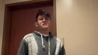 Masturbation Series: Public CR Jakol nanaman sa SB! Muntikan nakong mahuli haha